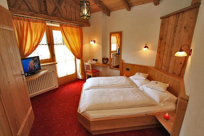 Hotel Garni San Nicolo Pozza di Fassa Exterior photo